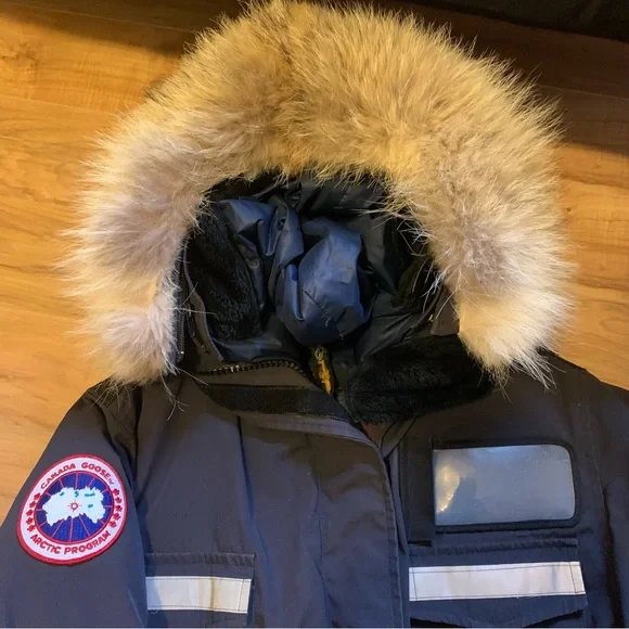 Canada Goose Resolute Parka - the most practical/functional, Canada Goose jacket - Picture 6 of 16
